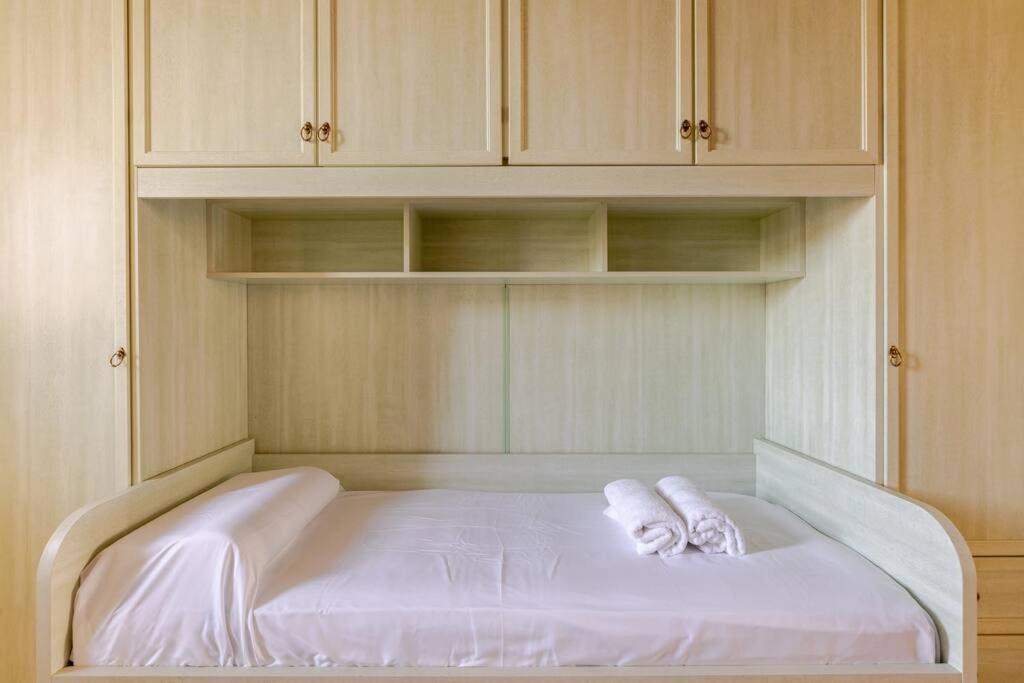 Elegance Apartment Ancient Rovere Σιρμιόνε Εξωτερικό φωτογραφία