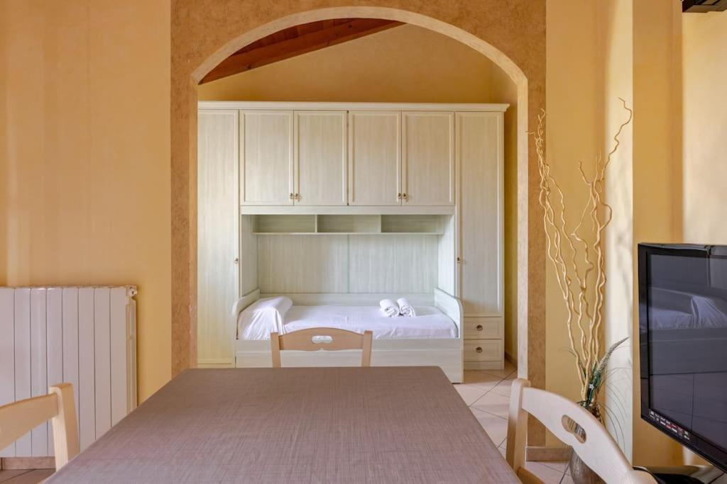 Elegance Apartment Ancient Rovere Σιρμιόνε Εξωτερικό φωτογραφία
